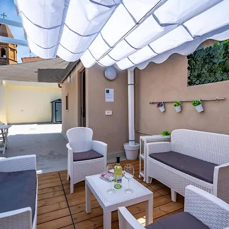 Daire Panoramic House With Terrace - Marina