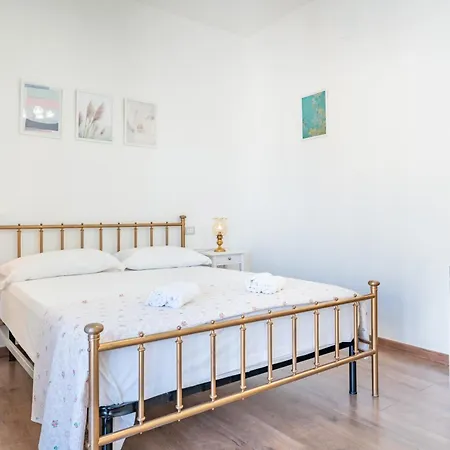 Panoramic House With Terrace - Marina