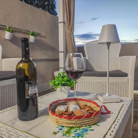 Panoramic House With Terrace - Marina