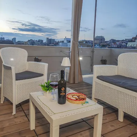 Panoramic House With Terrace - Marina Apartment